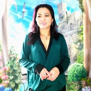 🍀Emerald Blouse BCBG,  S